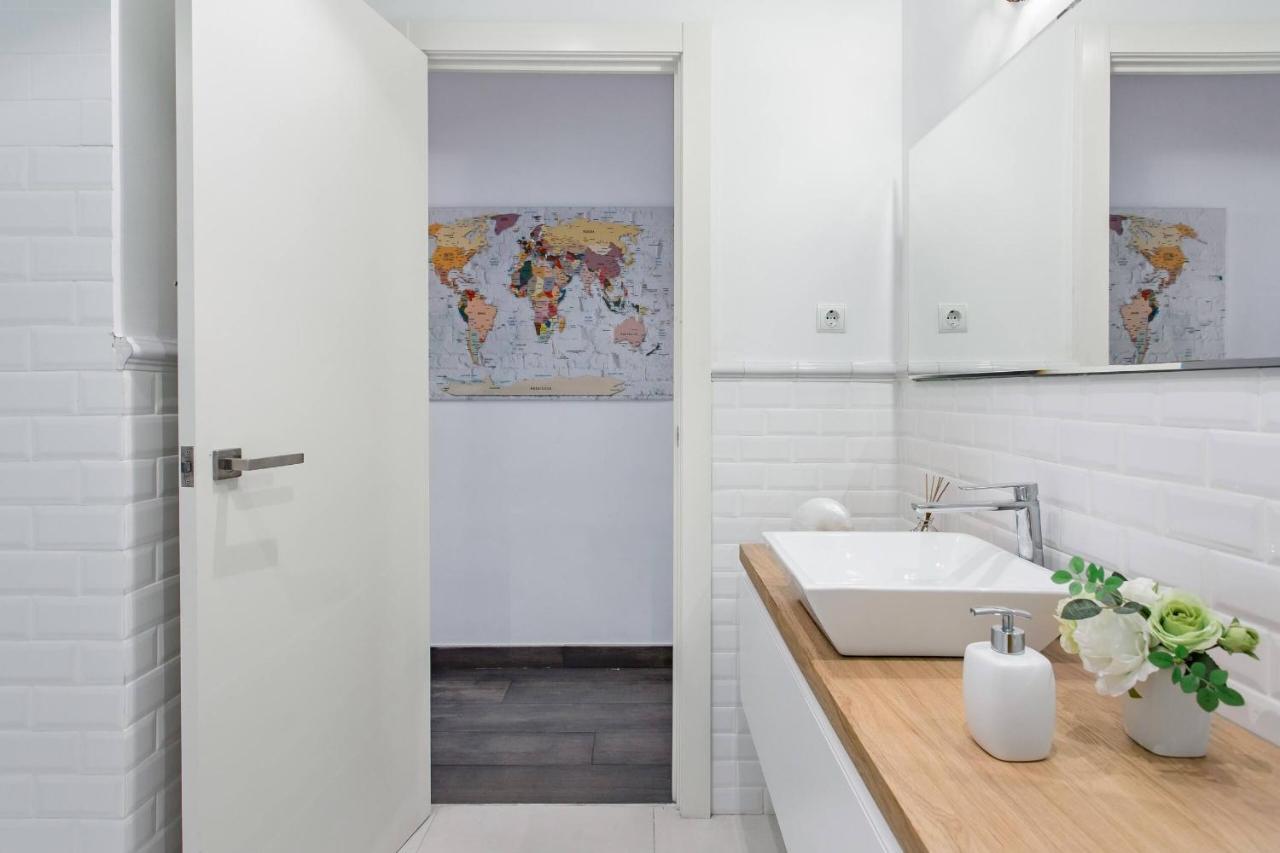 Stylish Apartment With Terrace For Couple Or Family Barcelona Exteriér fotografie